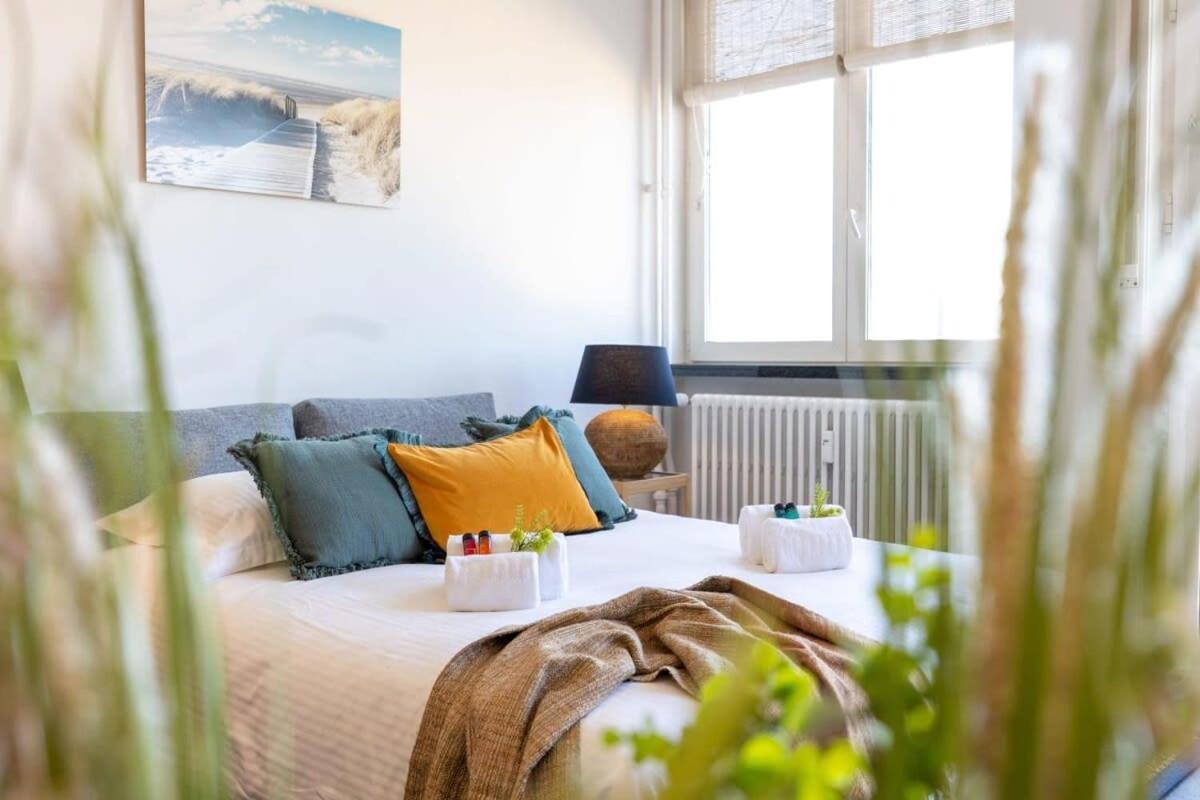Huswell - Beautiful Spacious Studio With Frontal Sea View Knokke-Heist Esterno foto