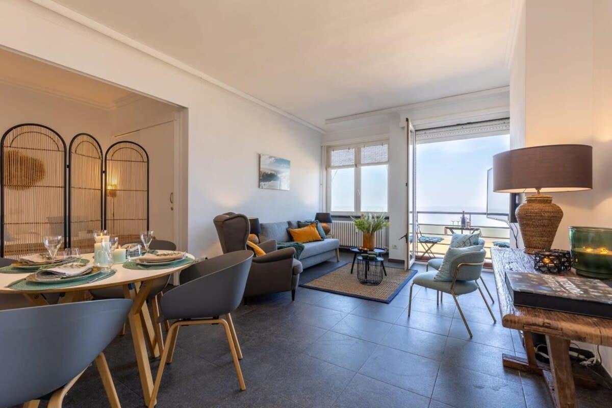 Huswell - Beautiful Spacious Studio With Frontal Sea View Knokke-Heist Esterno foto