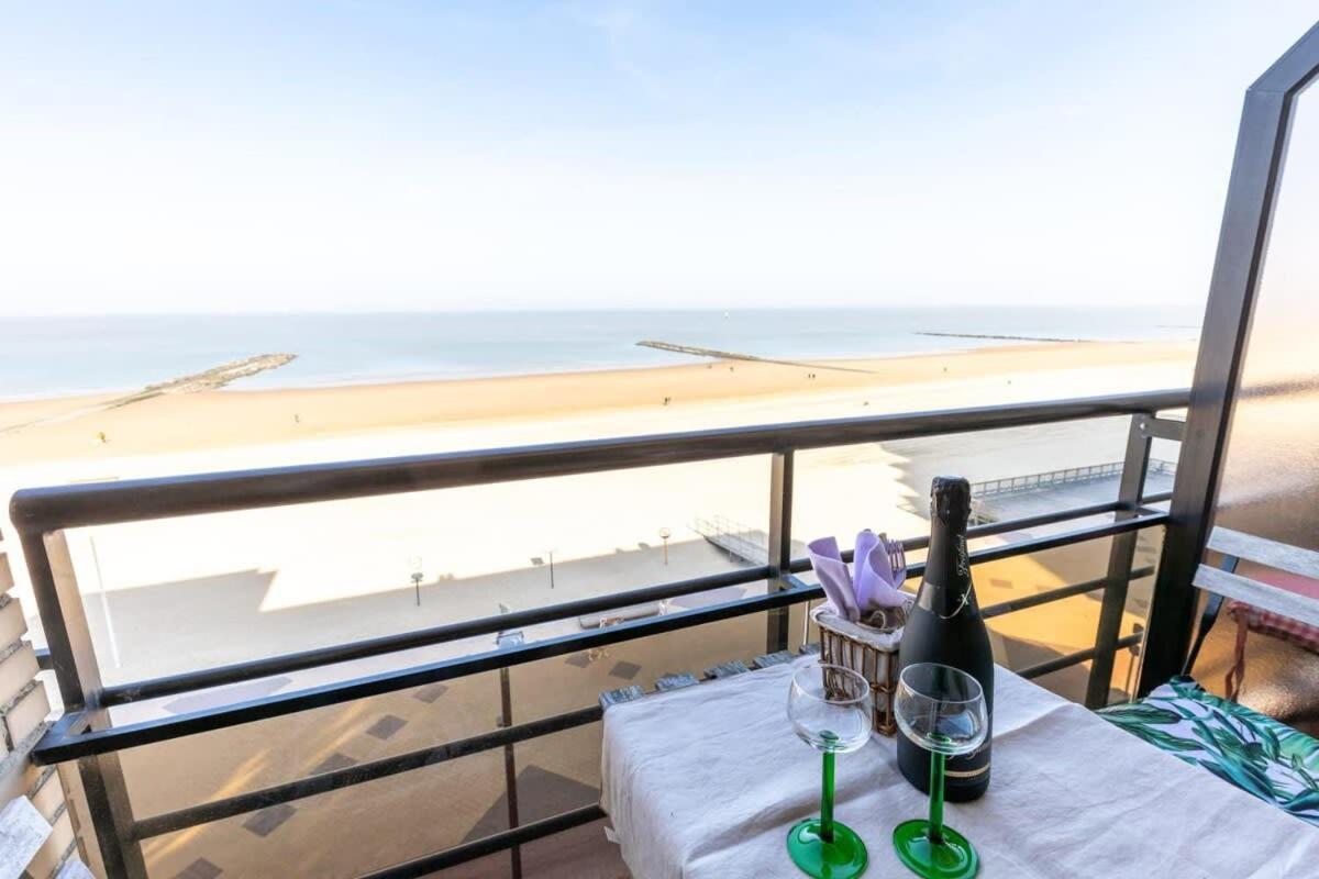 Huswell - Beautiful Spacious Studio With Frontal Sea View Knokke-Heist Esterno foto
