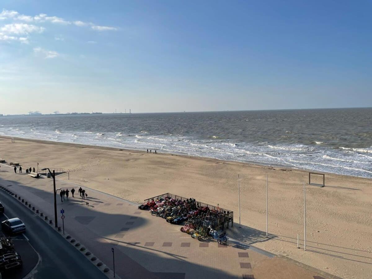 Huswell - Beautiful Spacious Studio With Frontal Sea View Knokke-Heist Esterno foto