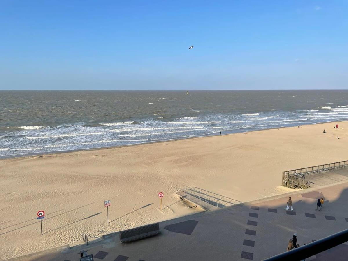 Huswell - Beautiful Spacious Studio With Frontal Sea View Knokke-Heist Esterno foto