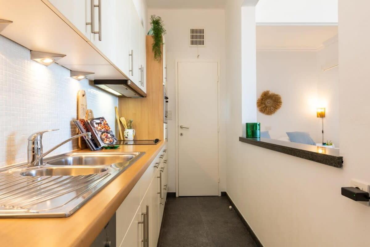 Huswell - Beautiful Spacious Studio With Frontal Sea View Knokke-Heist Esterno foto