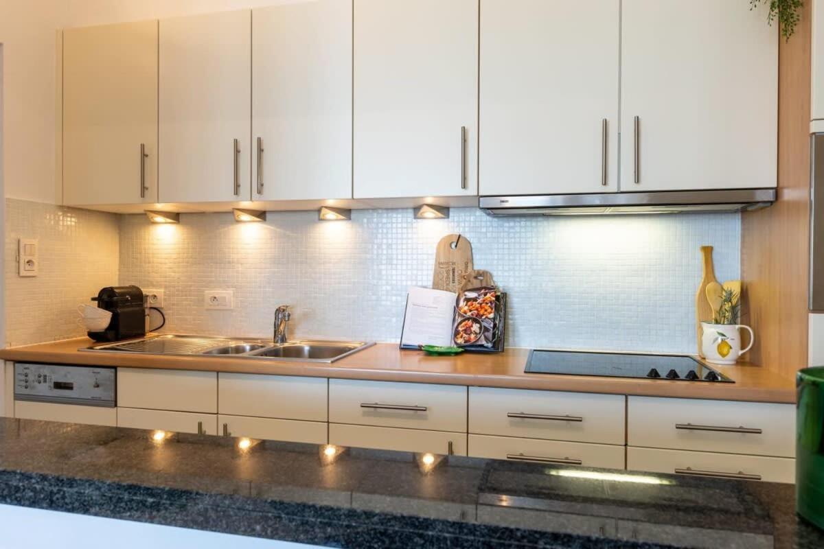Huswell - Beautiful Spacious Studio With Frontal Sea View Knokke-Heist Esterno foto