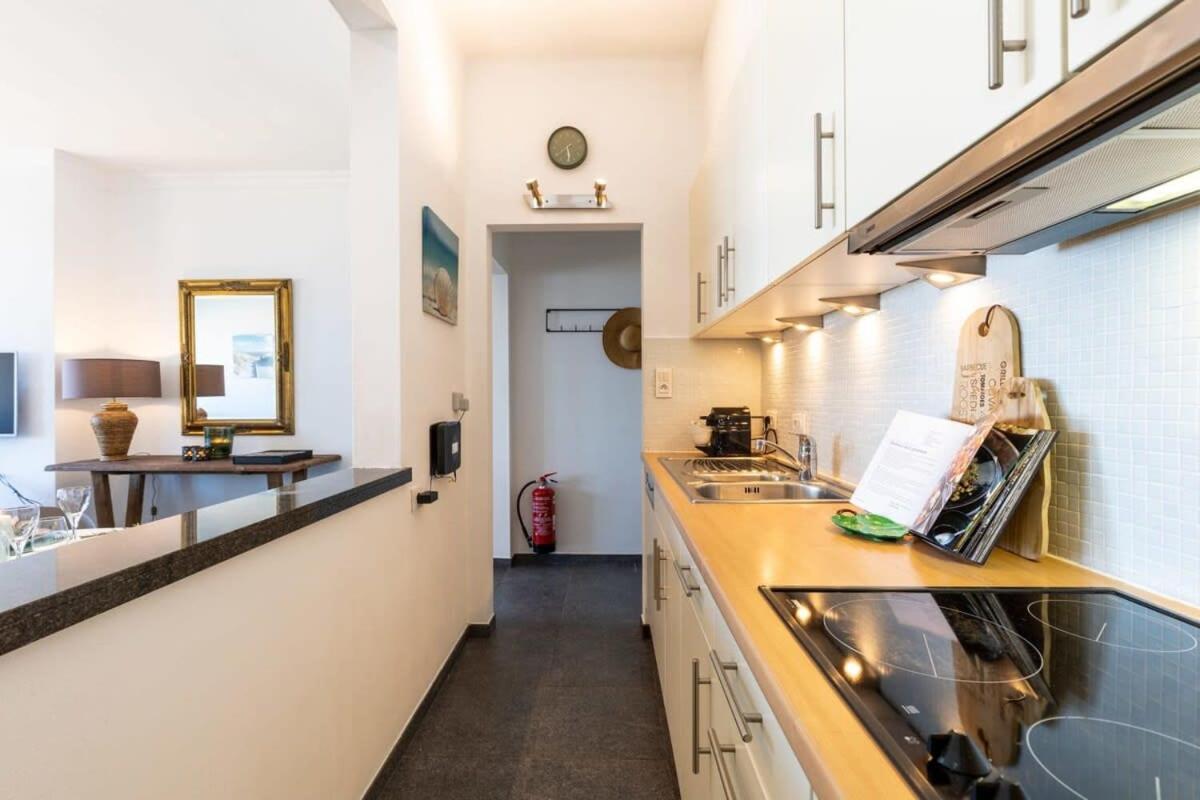 Huswell - Beautiful Spacious Studio With Frontal Sea View Knokke-Heist Esterno foto