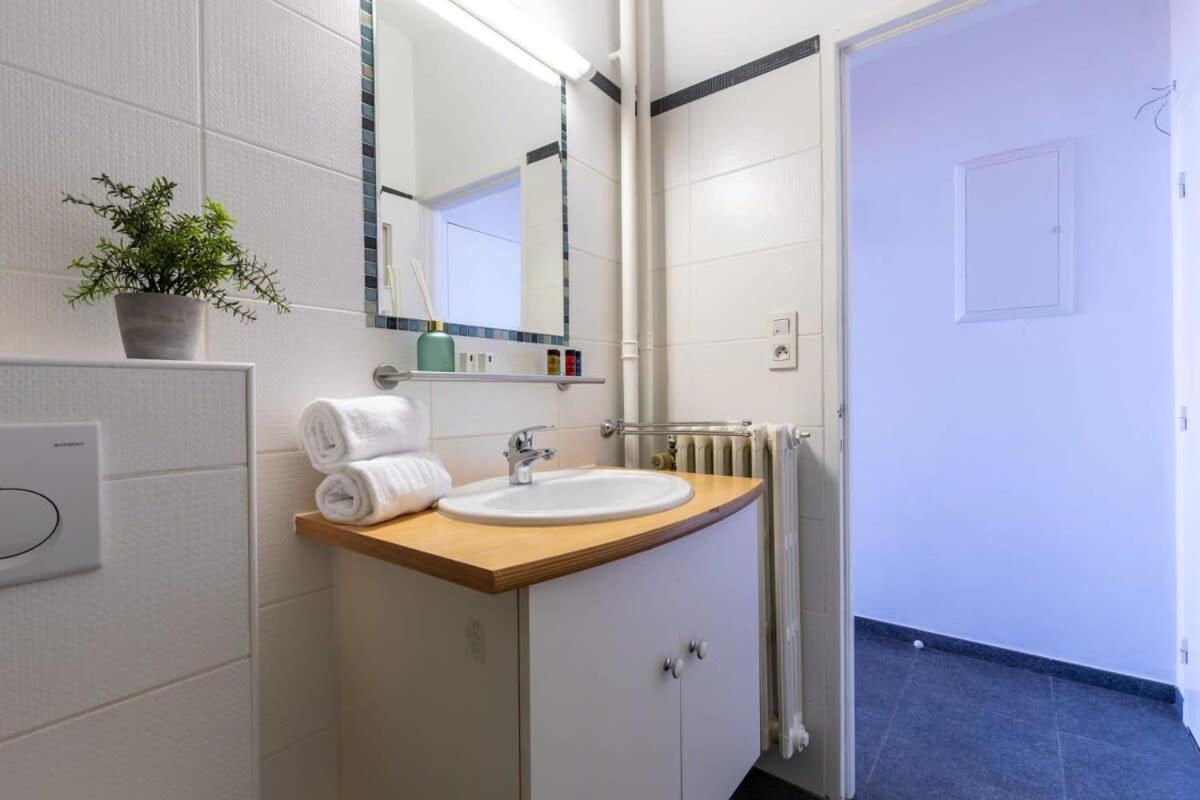 Huswell - Beautiful Spacious Studio With Frontal Sea View Knokke-Heist Esterno foto