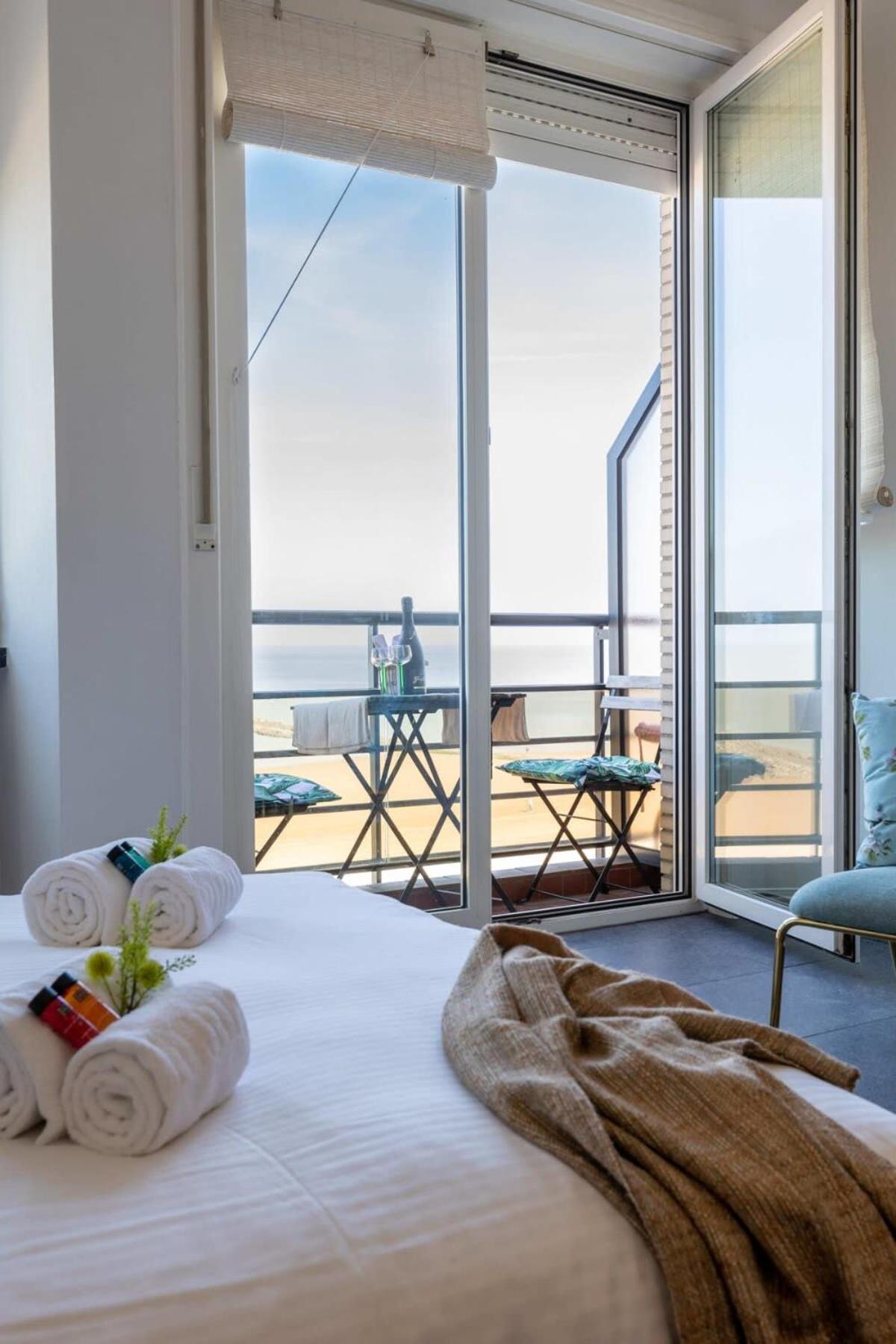 Huswell - Beautiful Spacious Studio With Frontal Sea View Knokke-Heist Esterno foto